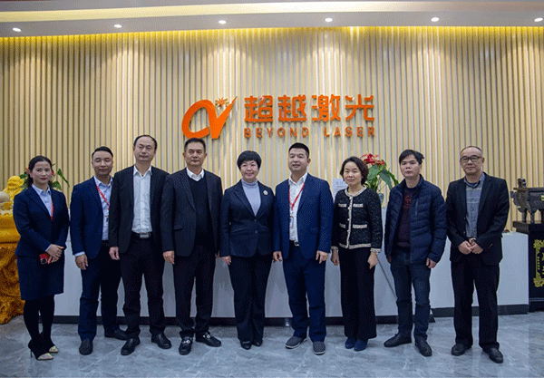 福建省長(zhǎng)汀縣呂莉縣長(zhǎng)一行蒞臨超越激光視察指導(dǎo)-1.png 福建省長(zhǎng)汀縣呂莉縣長(zhǎng)一行蒞臨超越激光視察指導(dǎo)-1.png