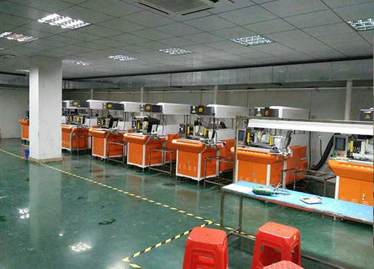 二次鐳雕設(shè)備生產(chǎn)車間